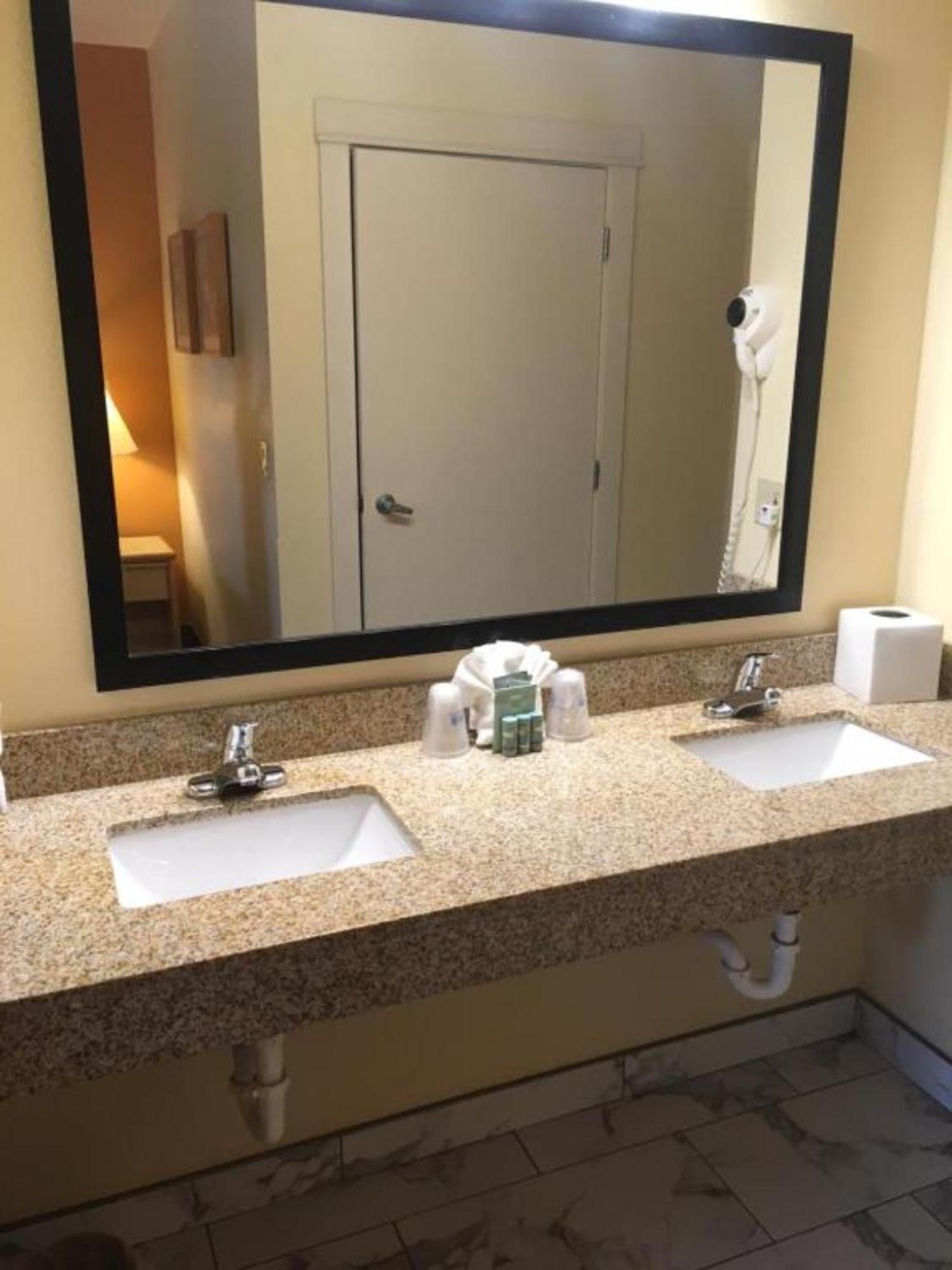 Lighthouse Suites Inn Ocean Shores Exteriör bild
